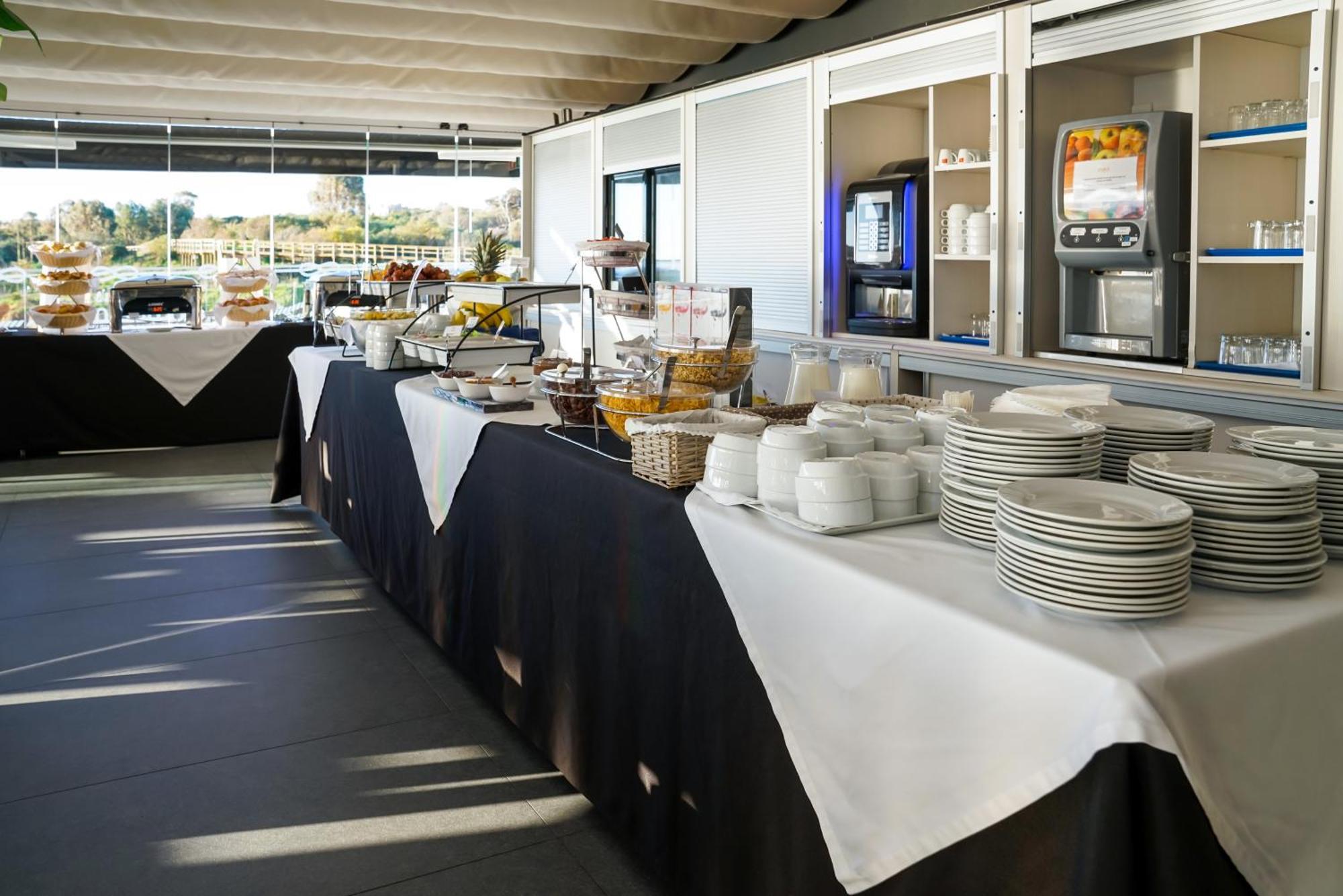 Carvi Beach Hotel ลากอส ภายนอก รูปภาพ